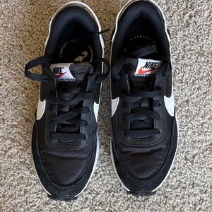 Nike Black & White Low-Top Sneakers with Red Swoosh Detail